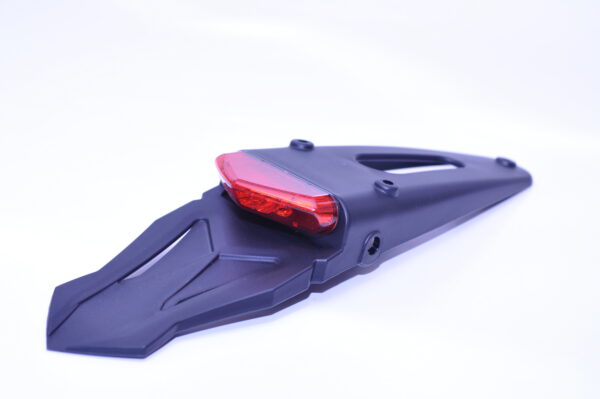 Sixty5 tagumine poritiib + LED-valgusti punane E-mark