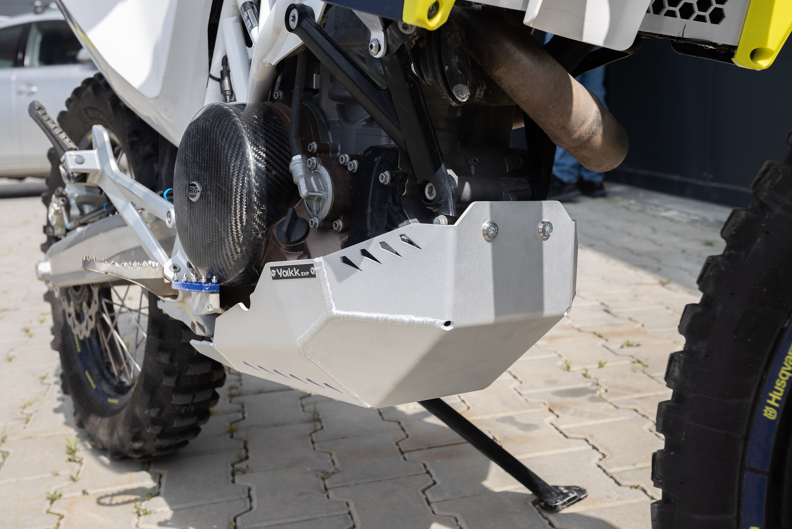 Yakk EXP kaitseplaat Husqvarna 701 / KTM 690 / GasGas 700 satiin