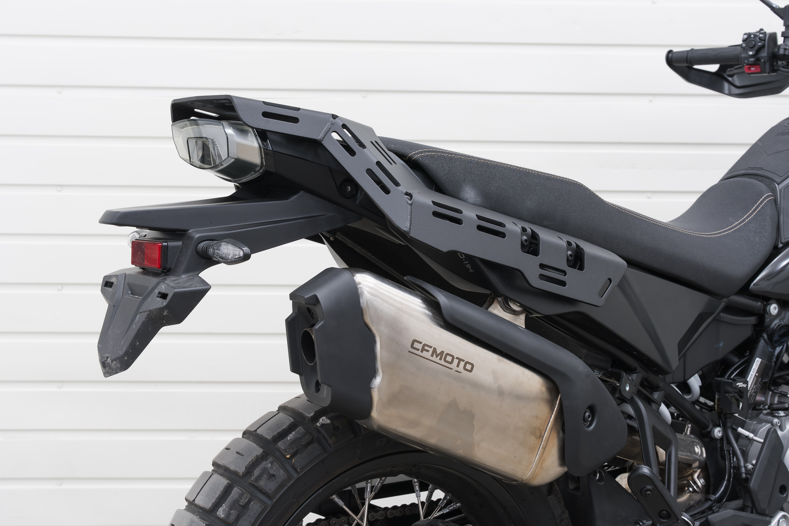 Yakk EXP külgkottide pagasiriiul CFMOTO 800MT-X (25-) must - Image 2