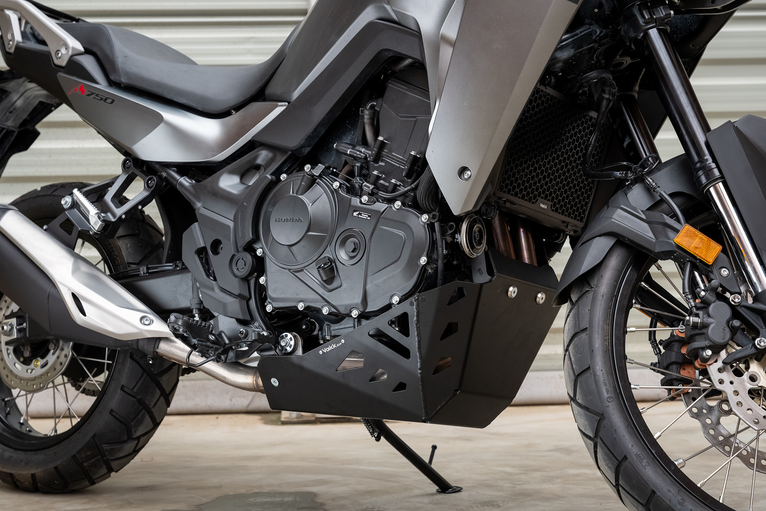 Yakk EXP kaitseplaat Honda XL750 Transalp (23-) must - Image 5